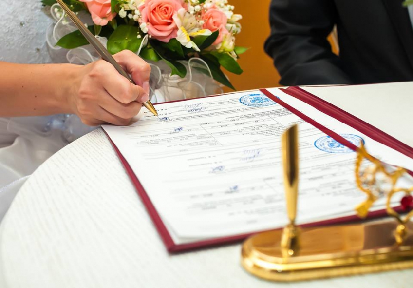 Популярность растет: россияне все чаще заключают брачные договоры нотариус Уланов в Липецке