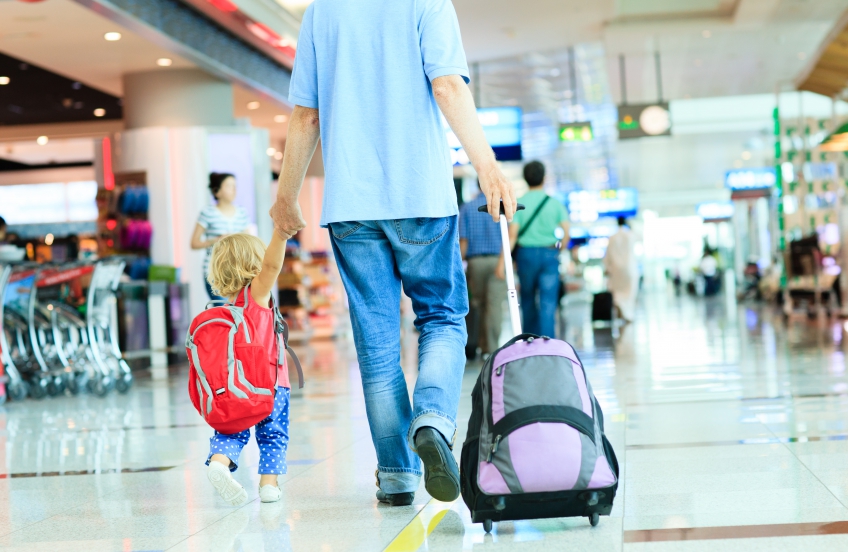 В интересах маленьких путешественников и их родителей: согласие на выезд ребенка за границу нотариус Уланов в Липецке